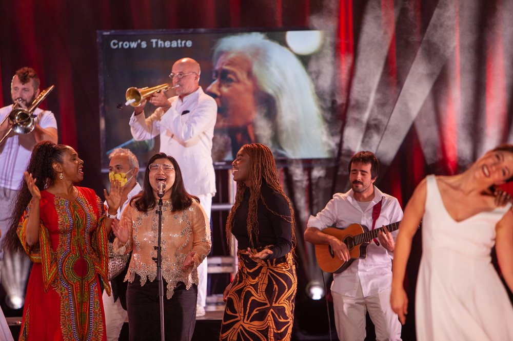 Lemon Bucket Orkestra with members of Honey Jam perform on stage